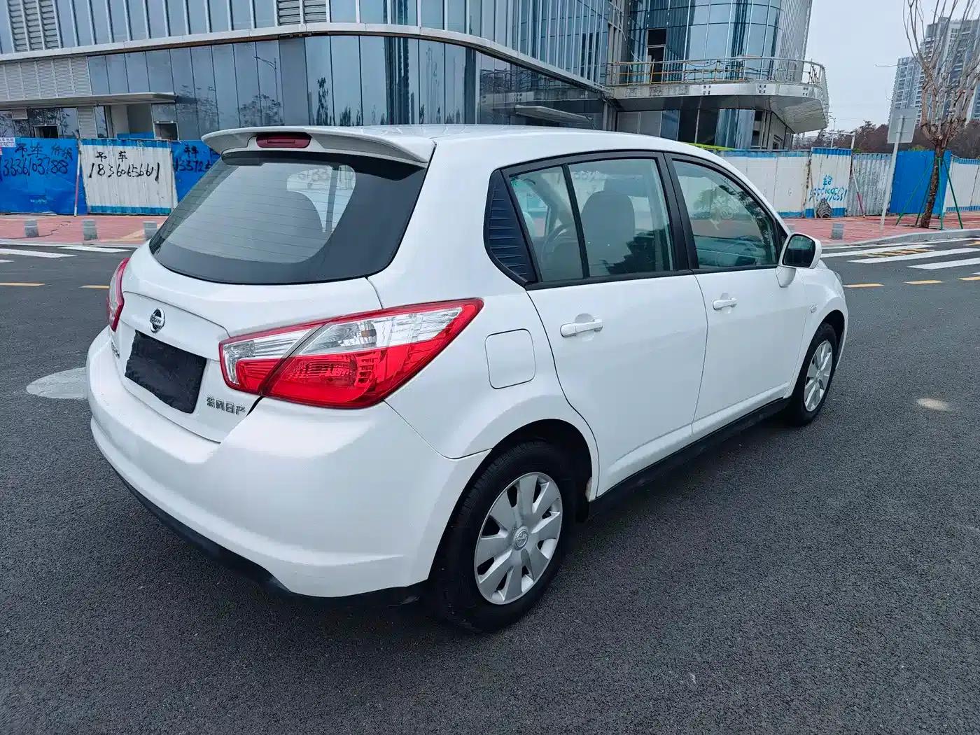 Venucia R50 2015 1.6L Manual Fashion Edition — миниатюра 6
