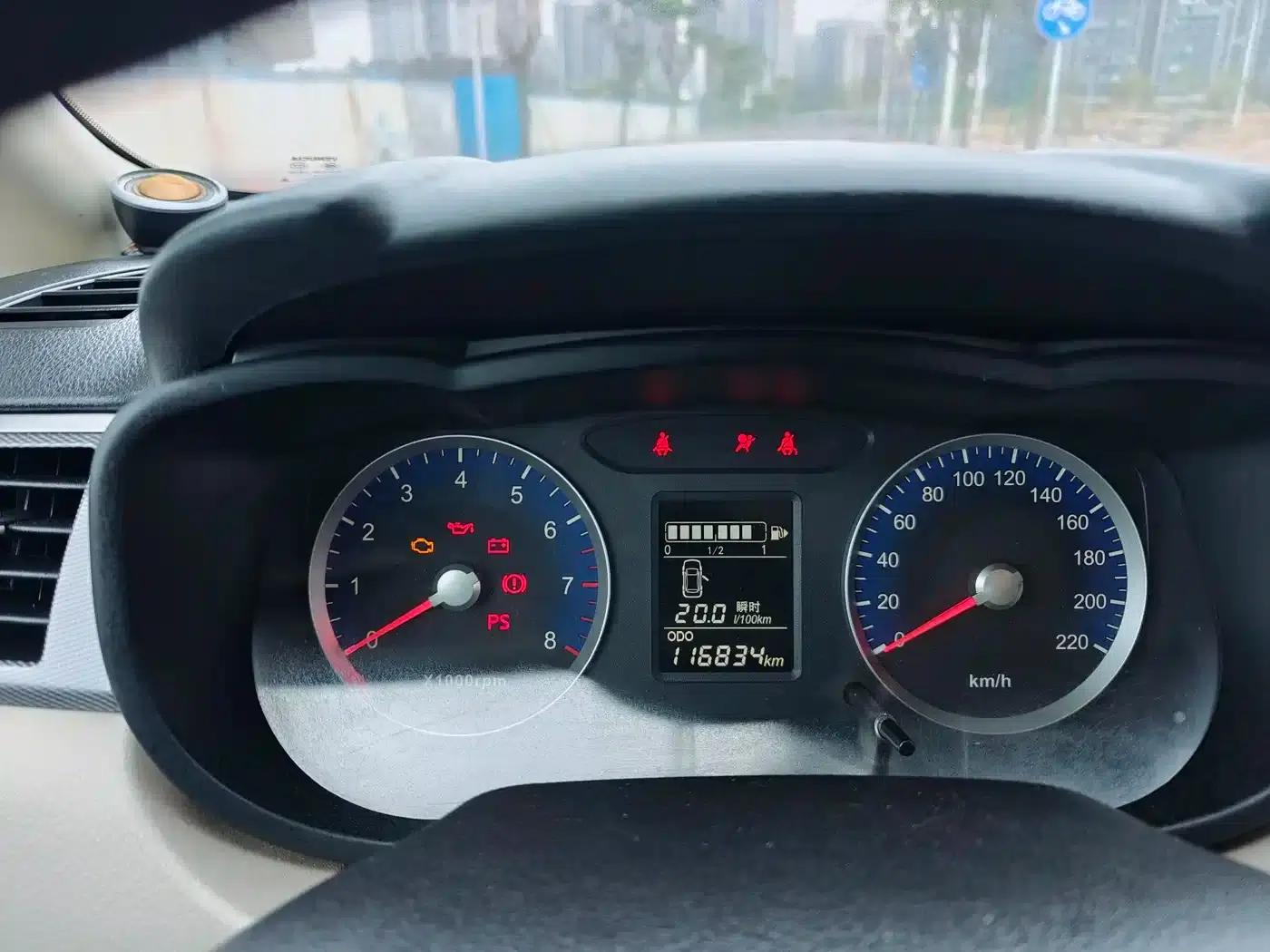 Venucia R50 2015 1.6L Manual Fashion Edition — миниатюра 10