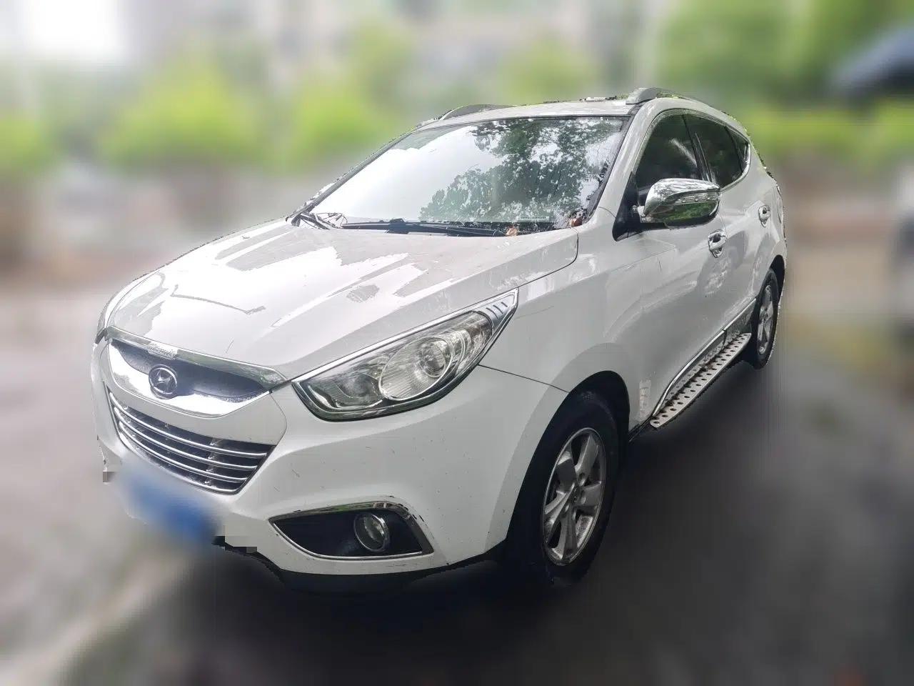 Hyundai ix35 2010 2.0L Automatic Two-Wheel Drive New Edition GL — миниатюра 1