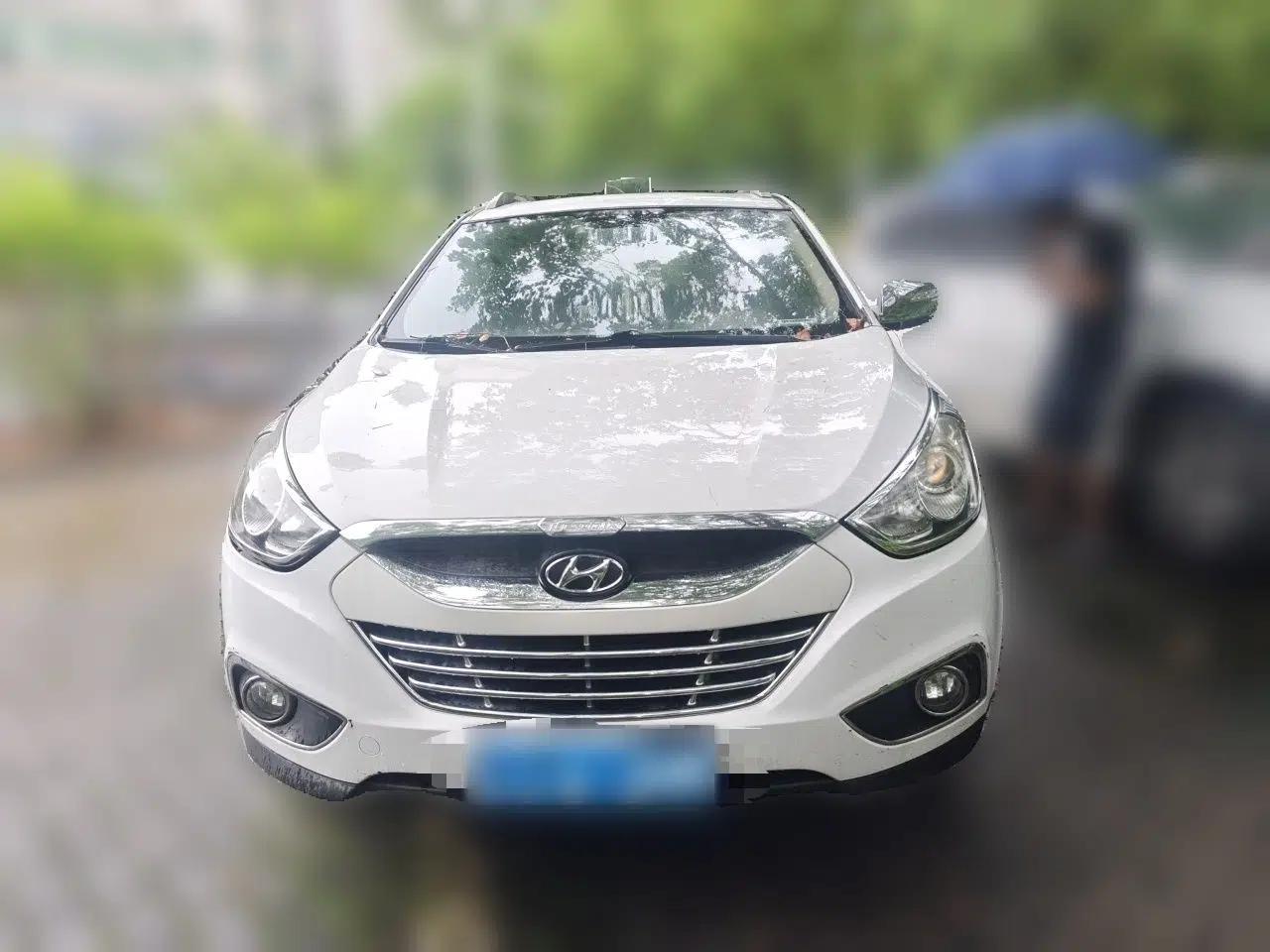 Hyundai ix35 2010 2.0L Automatic Two-Wheel Drive New Edition GL — миниатюра 2