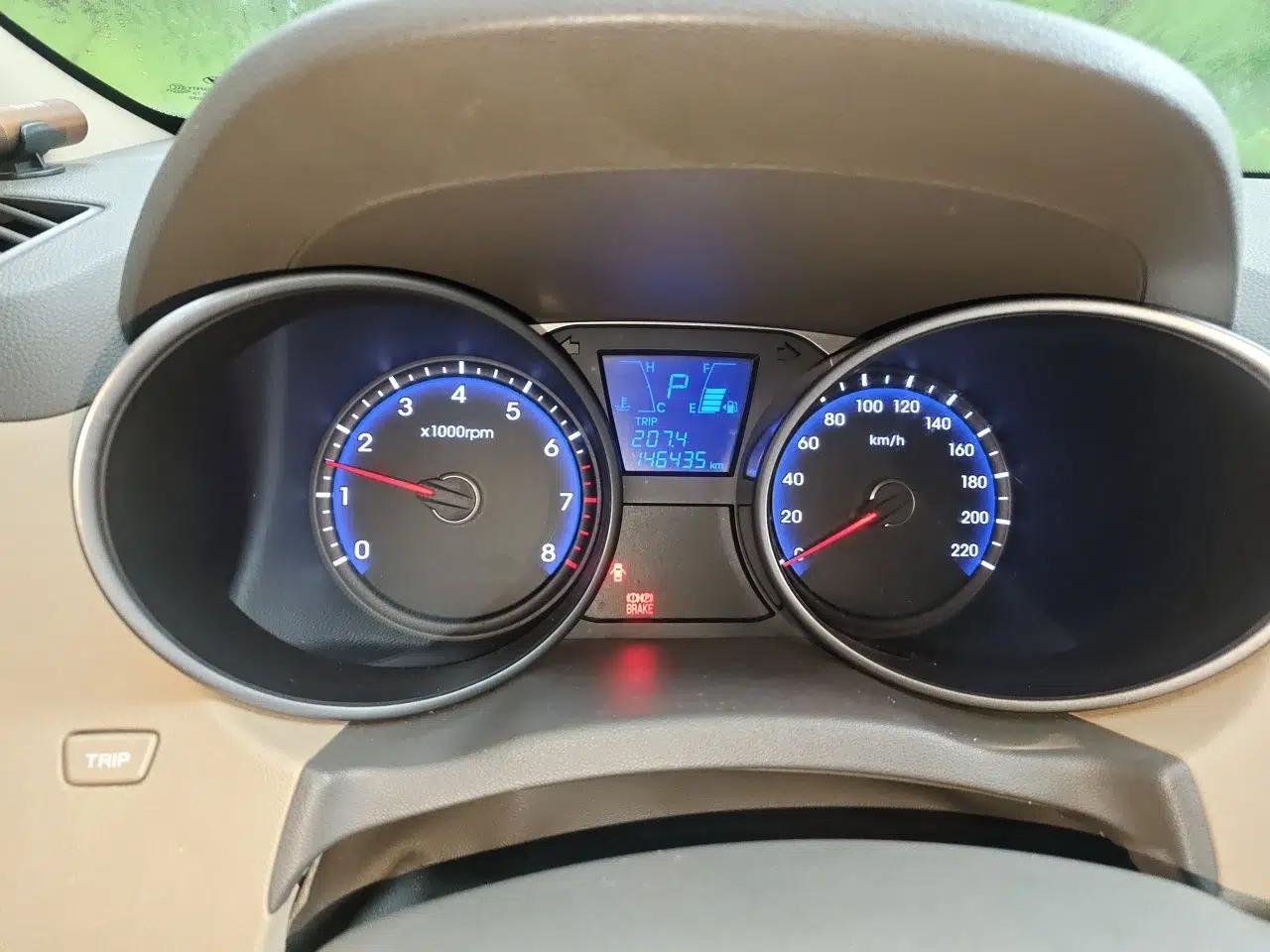 Hyundai ix35 2010 2.0L Automatic Two-Wheel Drive New Edition GL — миниатюра 12