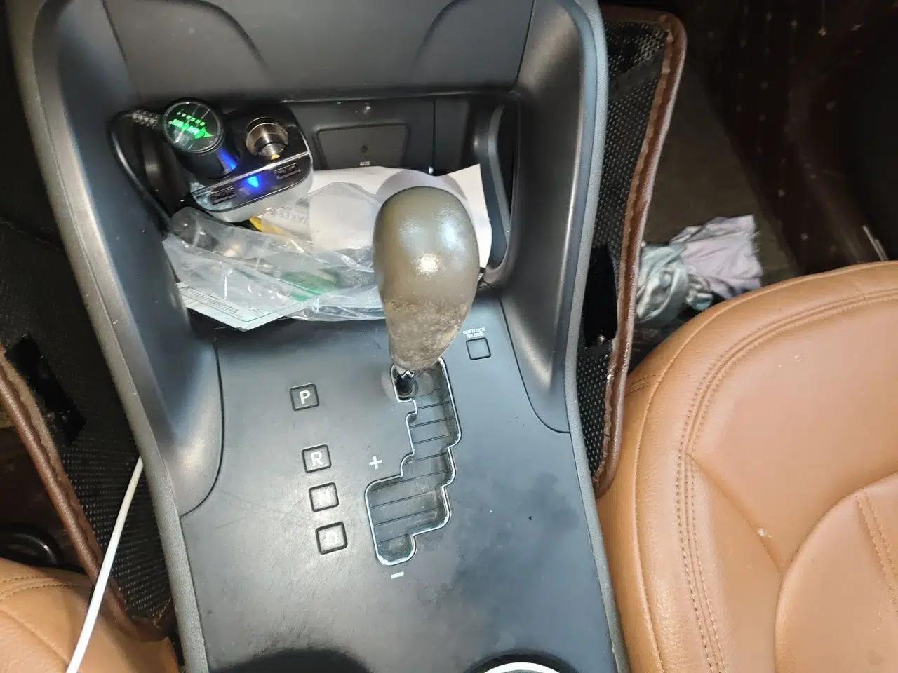 Hyundai ix35 2010 2.0L Automatic Two-Wheel Drive New Edition GL — миниатюра 14
