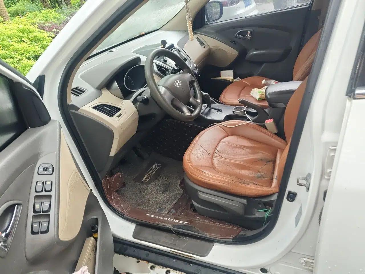 Hyundai ix35 2010 2.0L Automatic Two-Wheel Drive New Edition GL — миниатюра 15