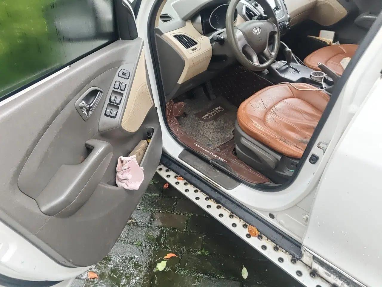 Hyundai ix35 2010 2.0L Automatic Two-Wheel Drive New Edition GL — миниатюра 16