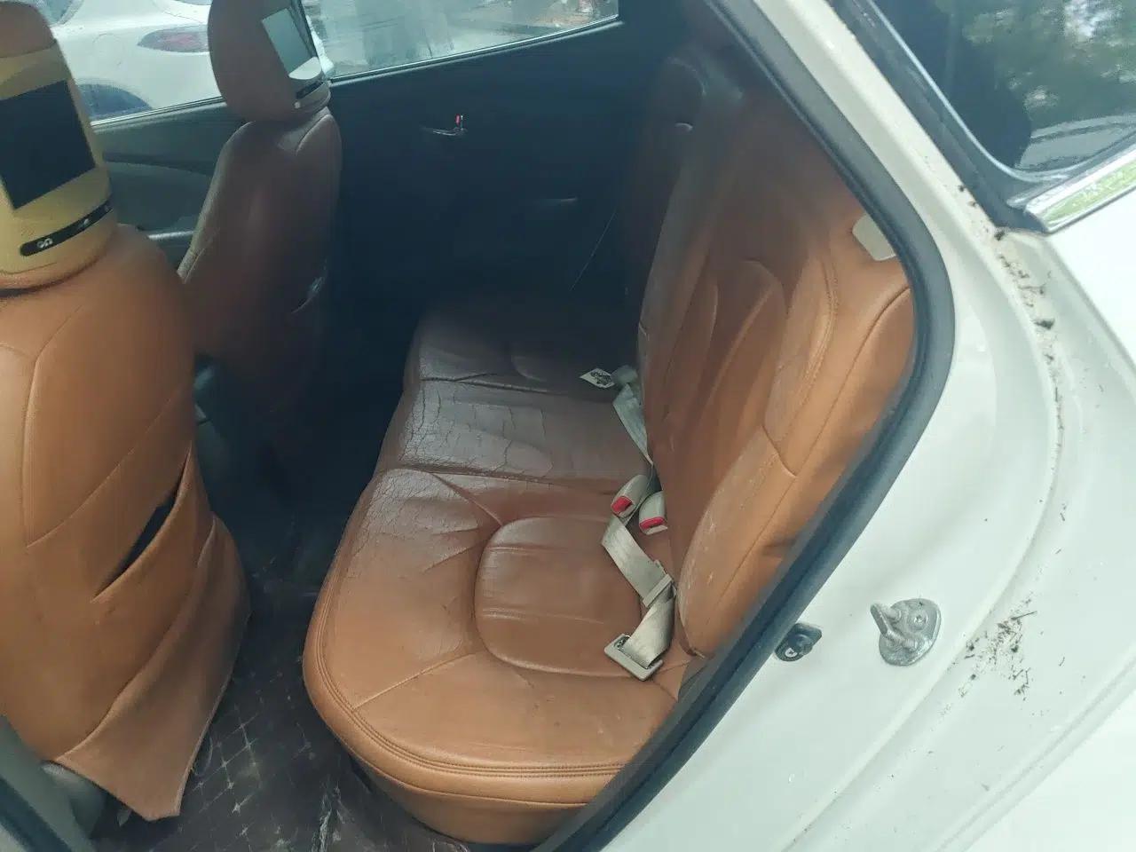 Hyundai ix35 2010 2.0L Automatic Two-Wheel Drive New Edition GL — миниатюра 17