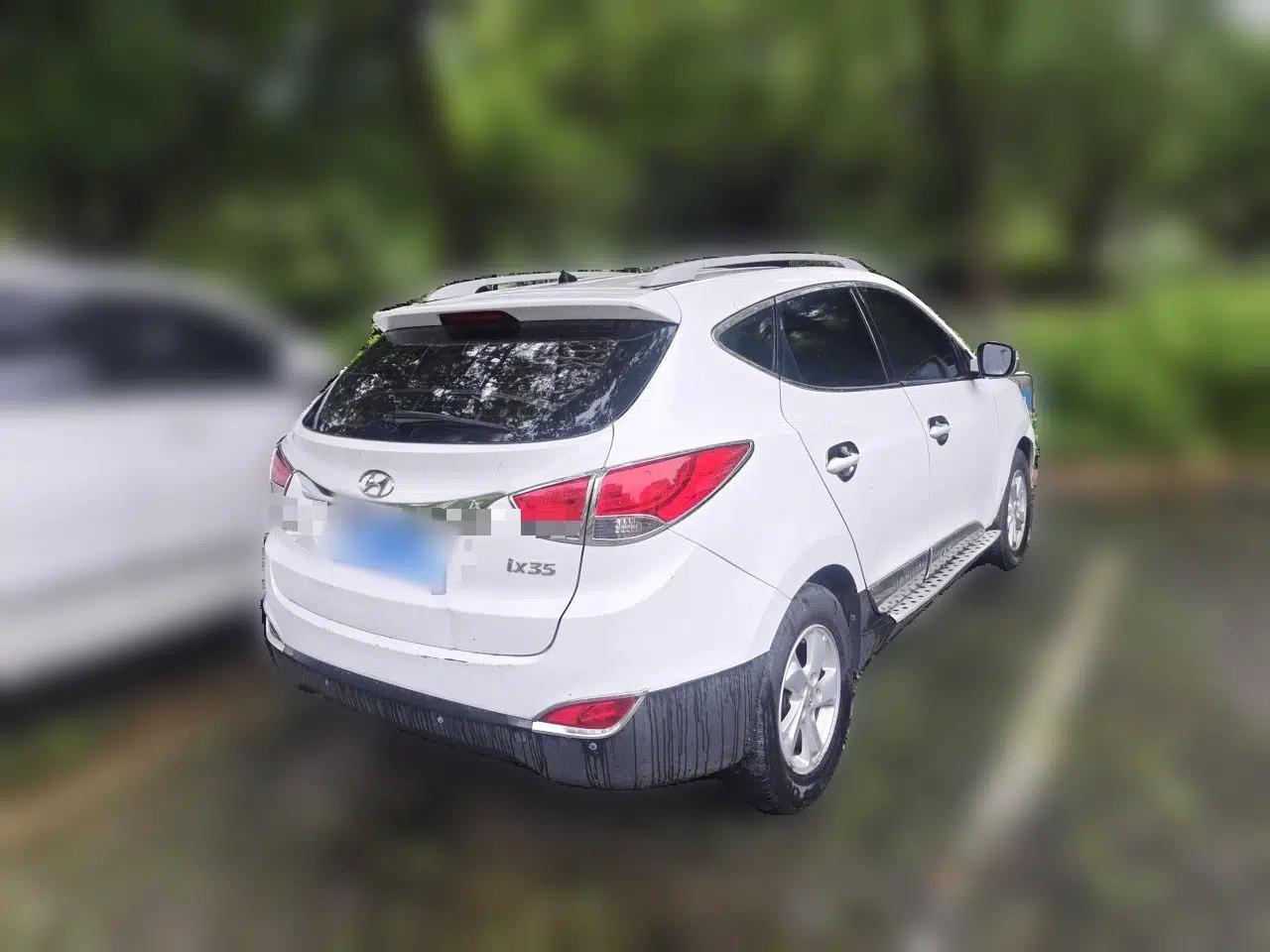 Hyundai ix35 2010 2.0L Automatic Two-Wheel Drive New Edition GL — миниатюра 6