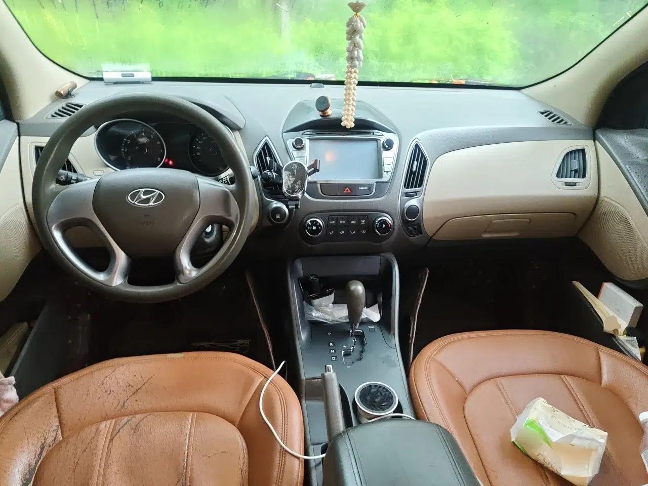 Hyundai ix35 2010 2.0L Automatic Two-Wheel Drive New Edition GL — миниатюра 9