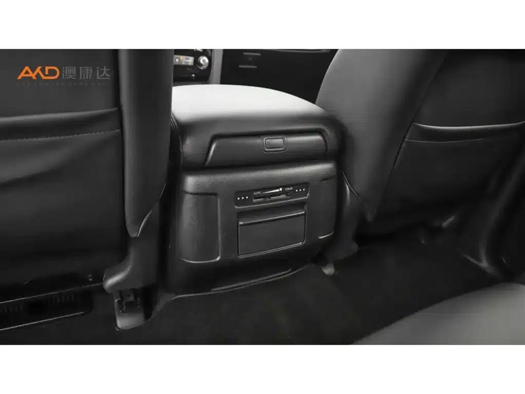 2018 Nissan Patrol 4.0L Platinum Edition — миниатюра 10