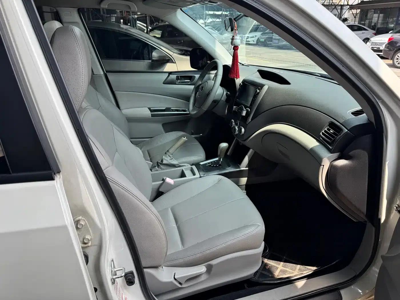 Forester 2012 Classic 2.0XS Automatic Luxury Edition — миниатюра 11