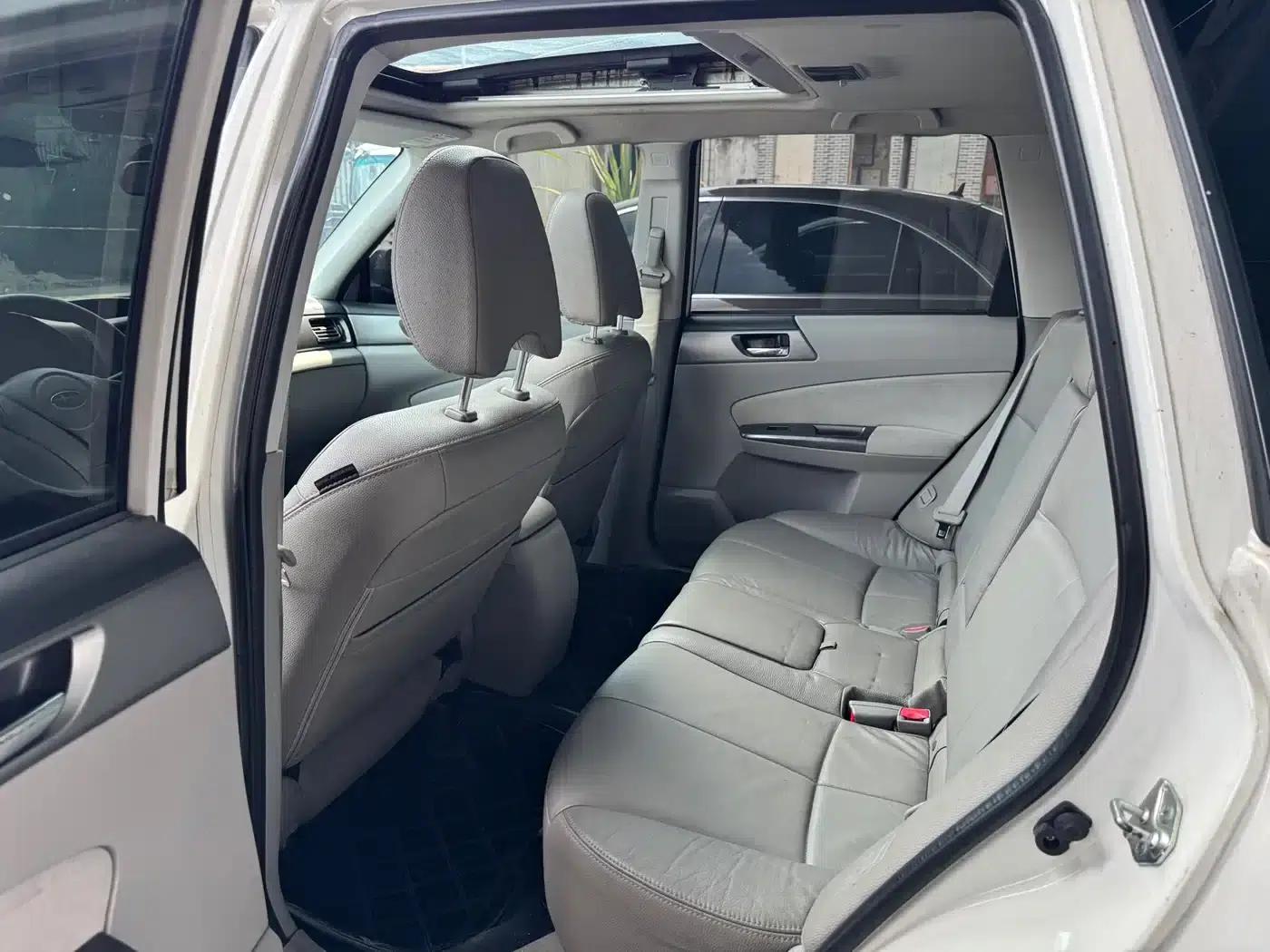 Forester 2012 Classic 2.0XS Automatic Luxury Edition — миниатюра 8