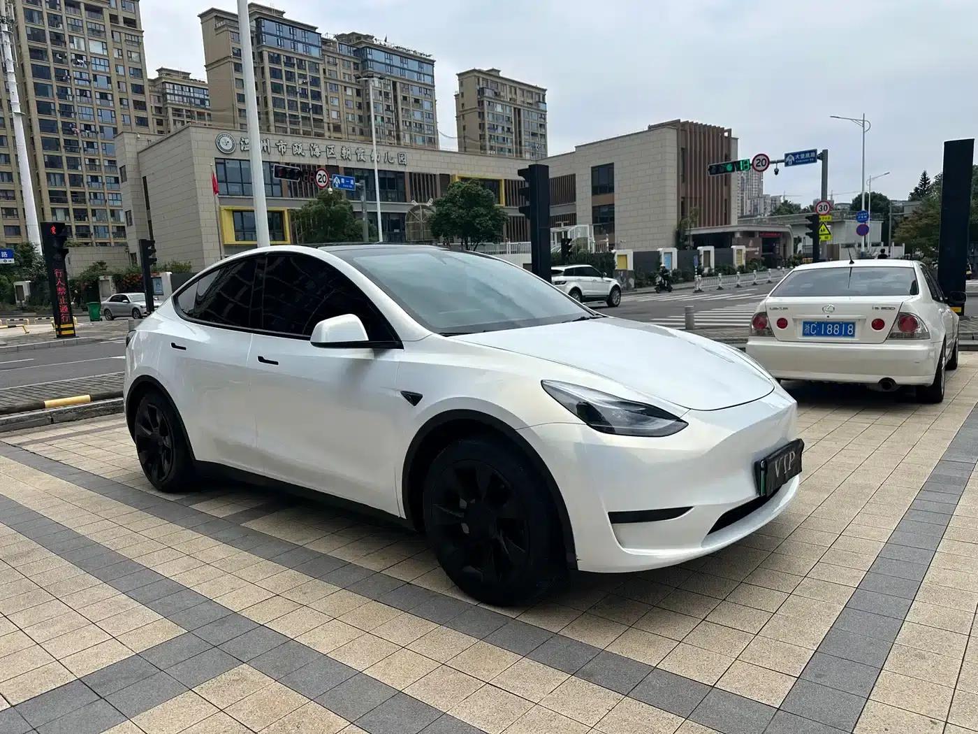 Model Y 2024 Rear-Wheel Drive — миниатюра 2