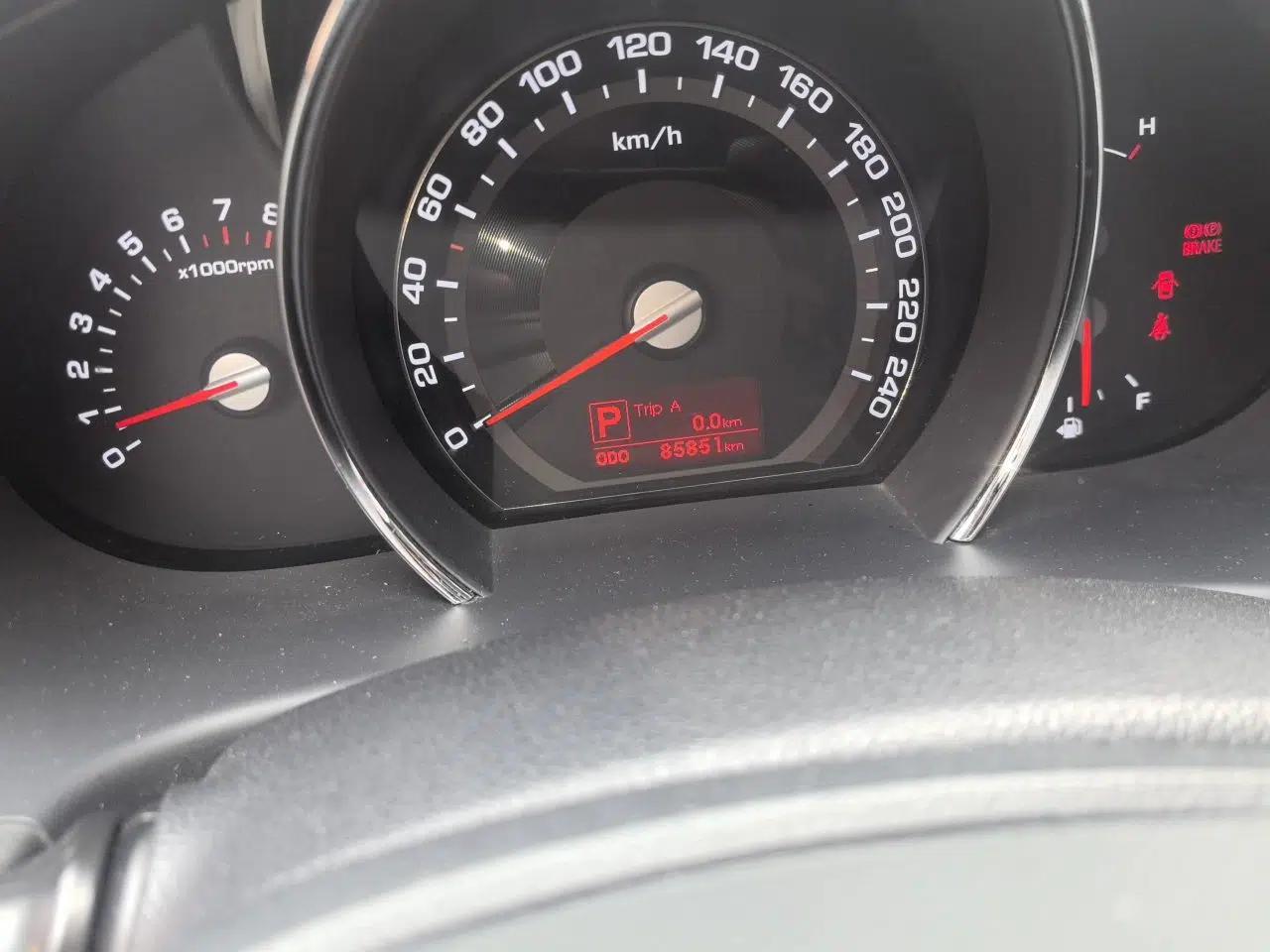 Kia Sportage R 2014 2.0L Automatic Two-Wheel Drive GLS Trim — миниатюра 12