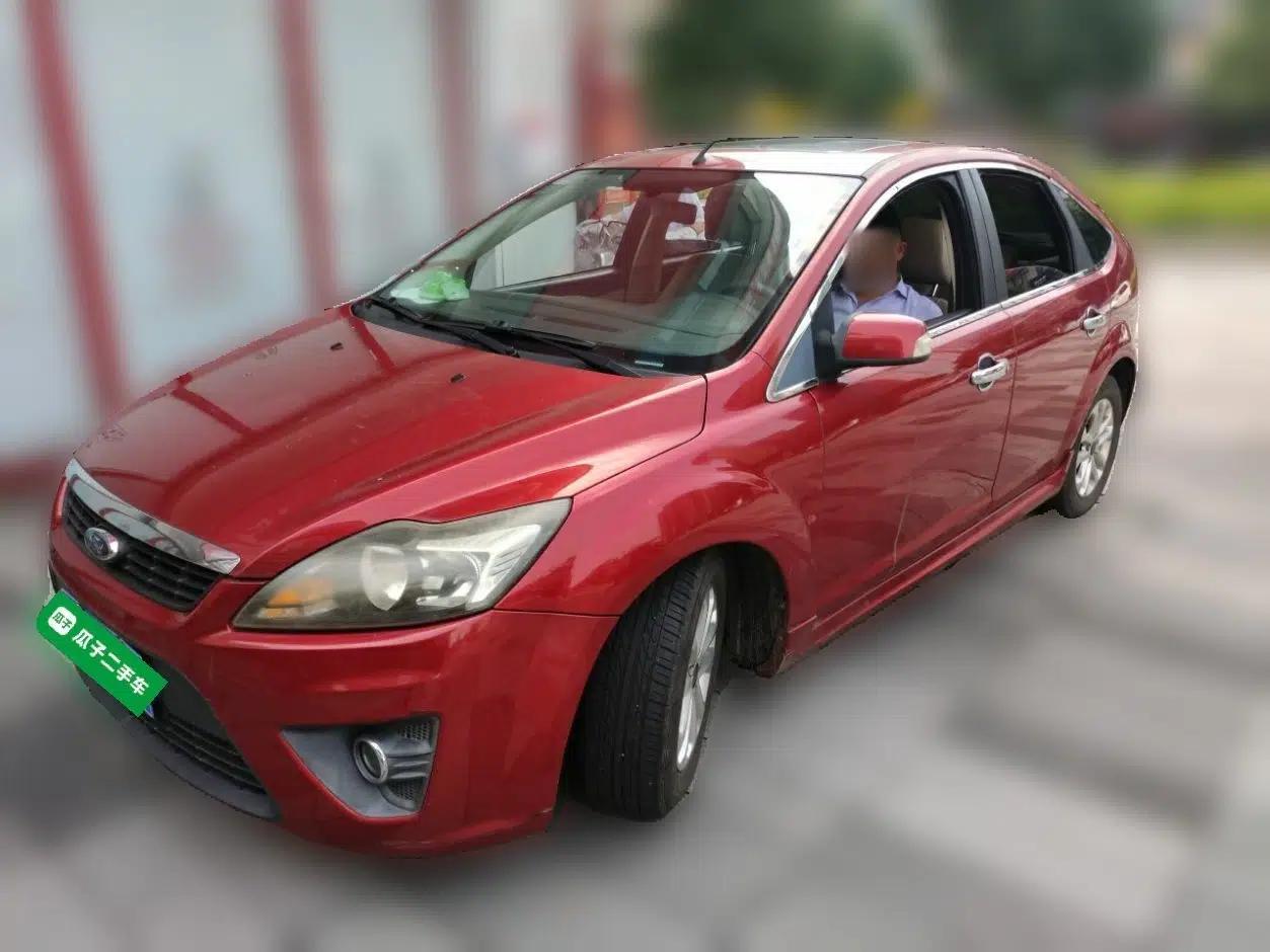 Ford Focus 2011 Hatchback 1.8L Automatic Fashion Edition — миниатюра 1