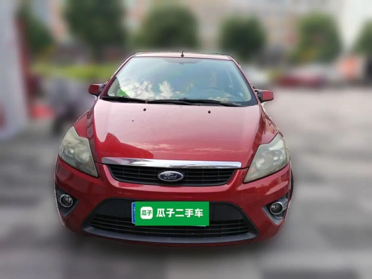Ford Focus 2011 Hatchback 1.8L Automatic Fashion Edition — миниатюра 2
