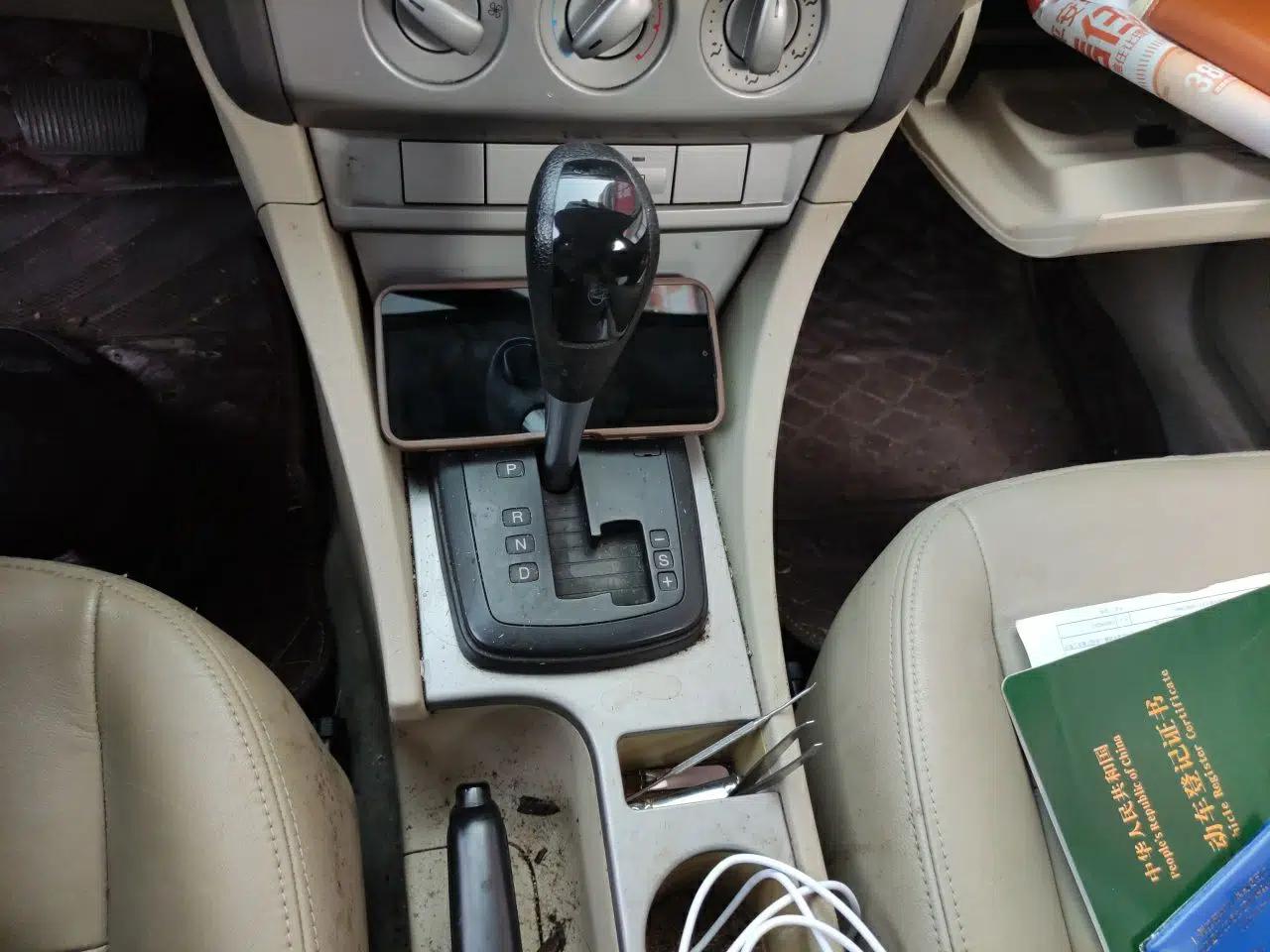 Ford Focus 2011 Hatchback 1.8L Automatic Fashion Edition — миниатюра 14