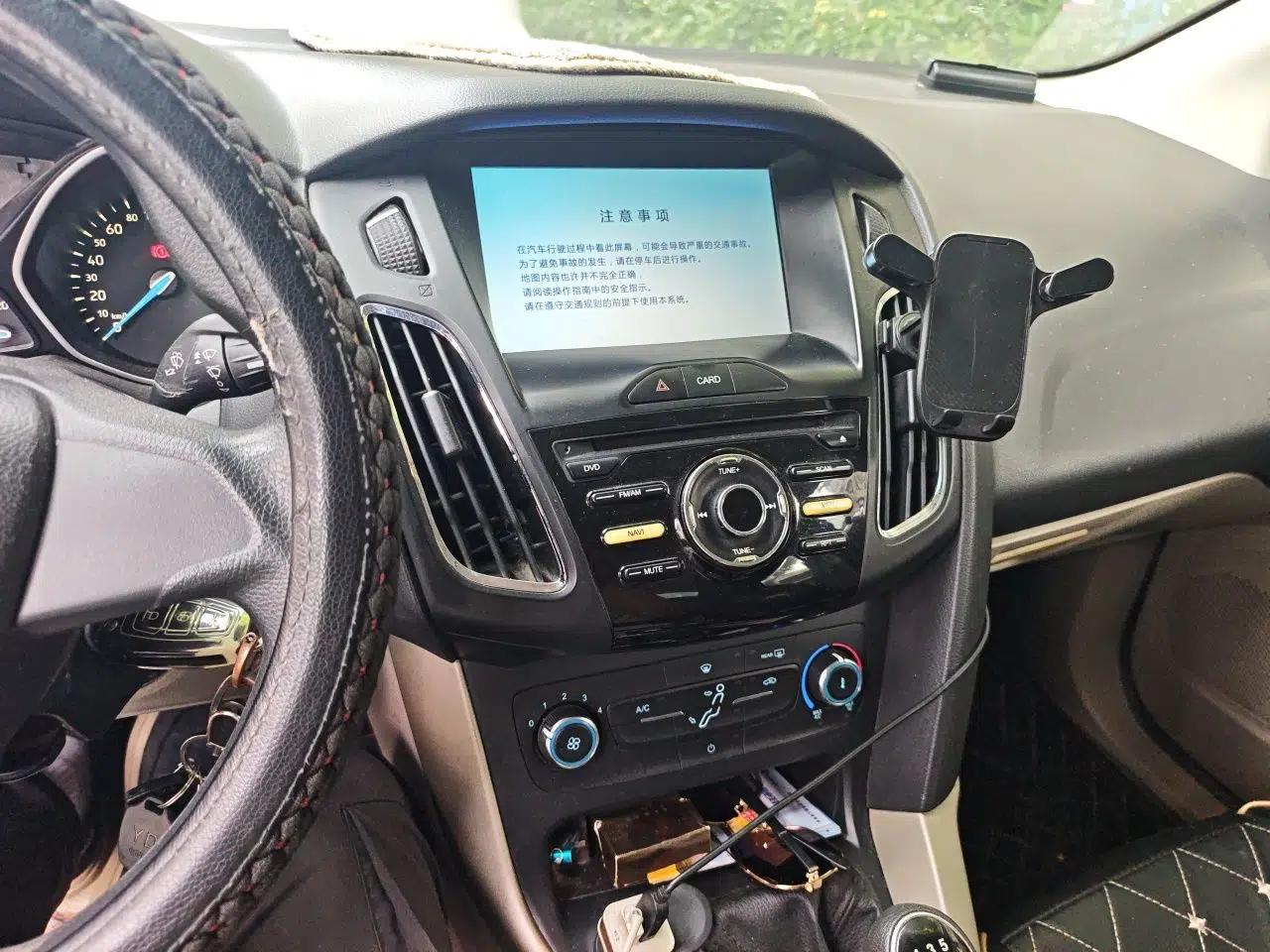 Ford Focus 2017 Sedan 1.6L Manual Comfort Plus SmartDrive Edition — миниатюра 13