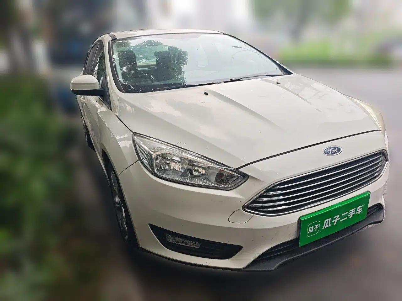 Ford Focus 2017 Sedan 1.6L Manual Comfort Plus SmartDrive Edition — миниатюра 3