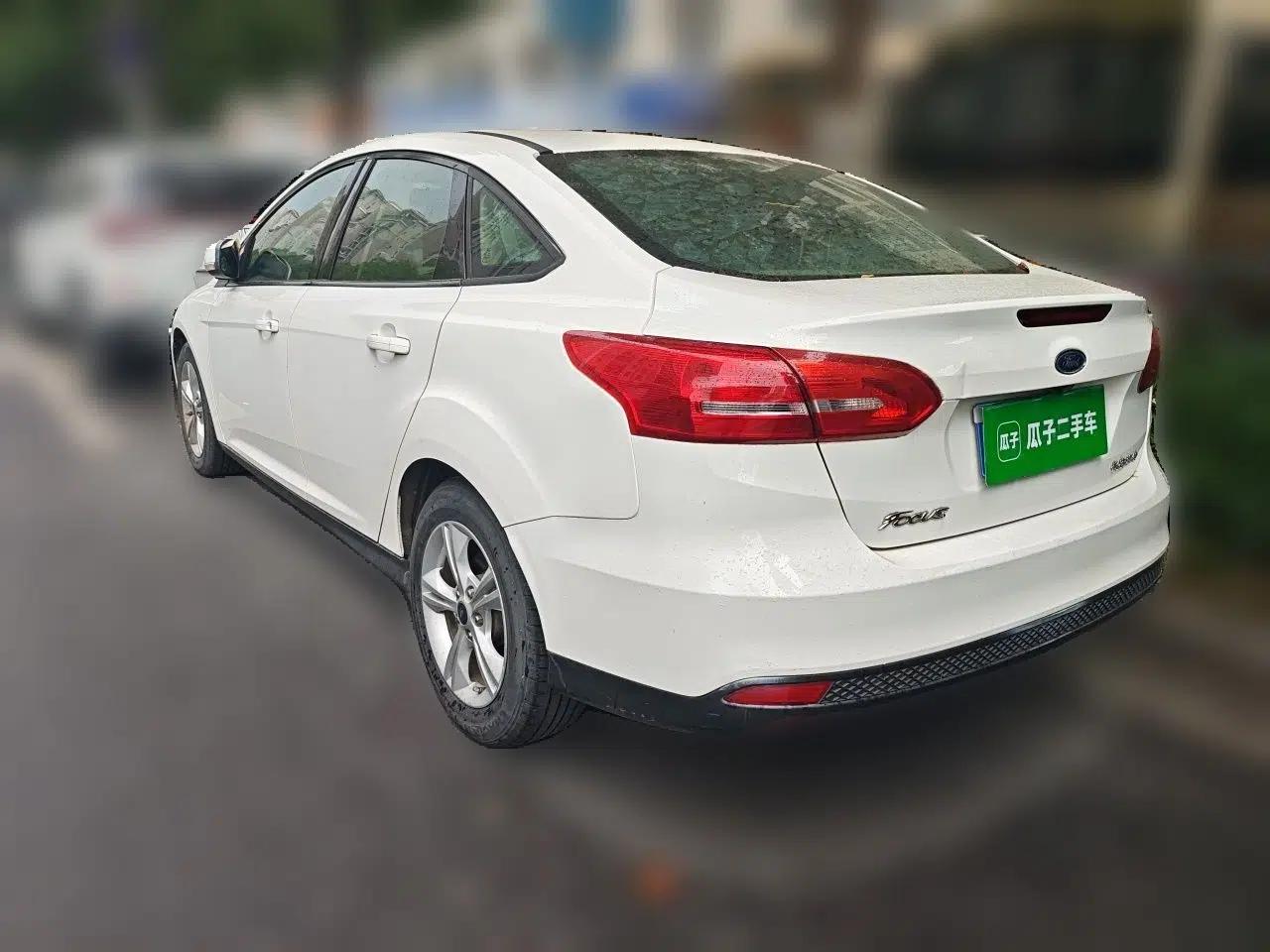 Ford Focus 2017 Sedan 1.6L Manual Comfort Plus SmartDrive Edition — миниатюра 4