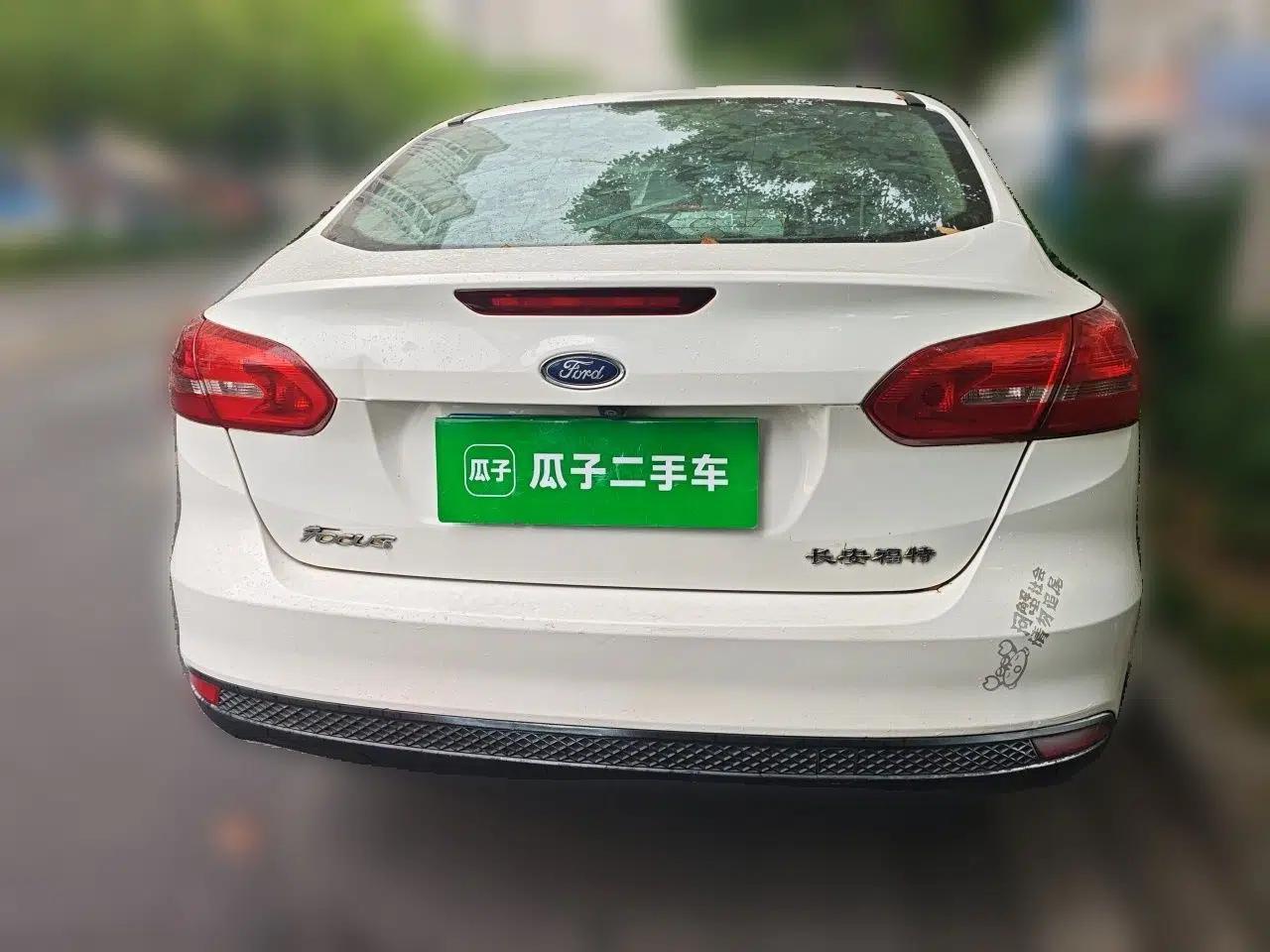 Ford Focus 2017 Sedan 1.6L Manual Comfort Plus SmartDrive Edition — миниатюра 5