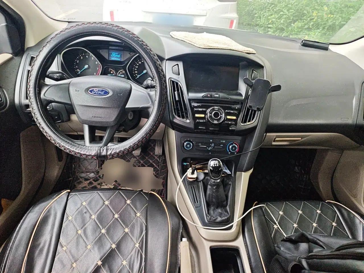 Ford Focus 2017 Sedan 1.6L Manual Comfort Plus SmartDrive Edition — миниатюра 9