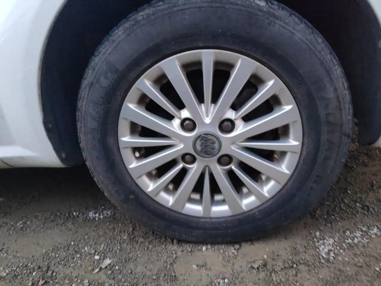 Buick Excelle 2015 1.5L Manual Luxury Model — миниатюра 8