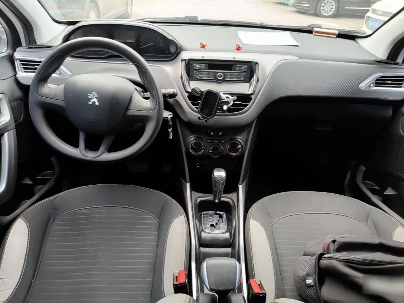 Peugeot 2008 2014 1.6L Automatic Trend Edition — миниатюра 12