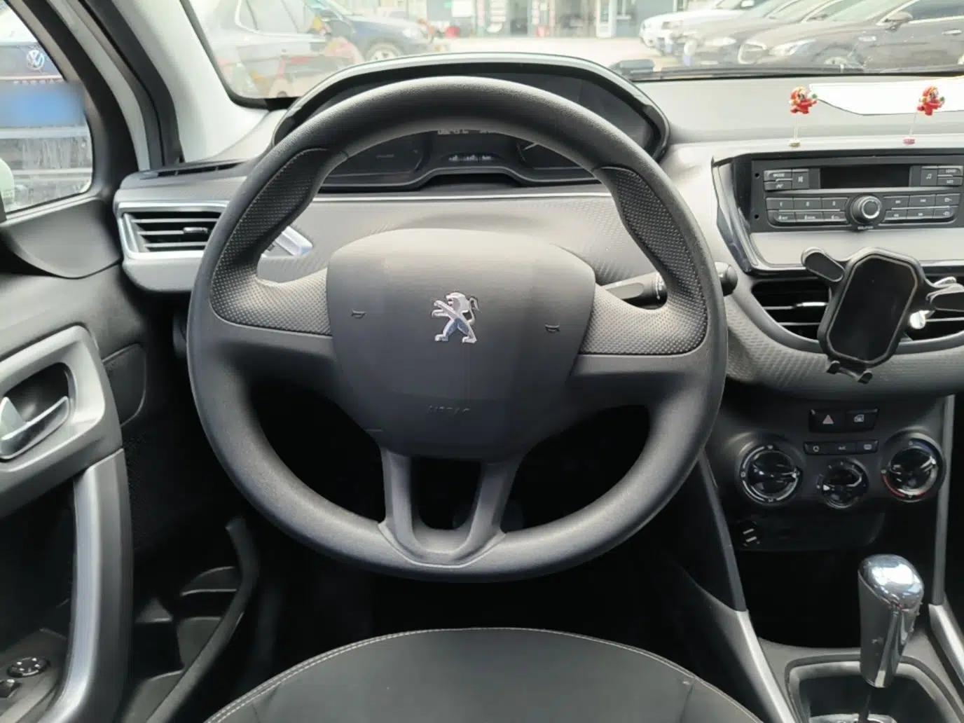 Peugeot 2008 2014 1.6L Automatic Trend Edition — миниатюра 13