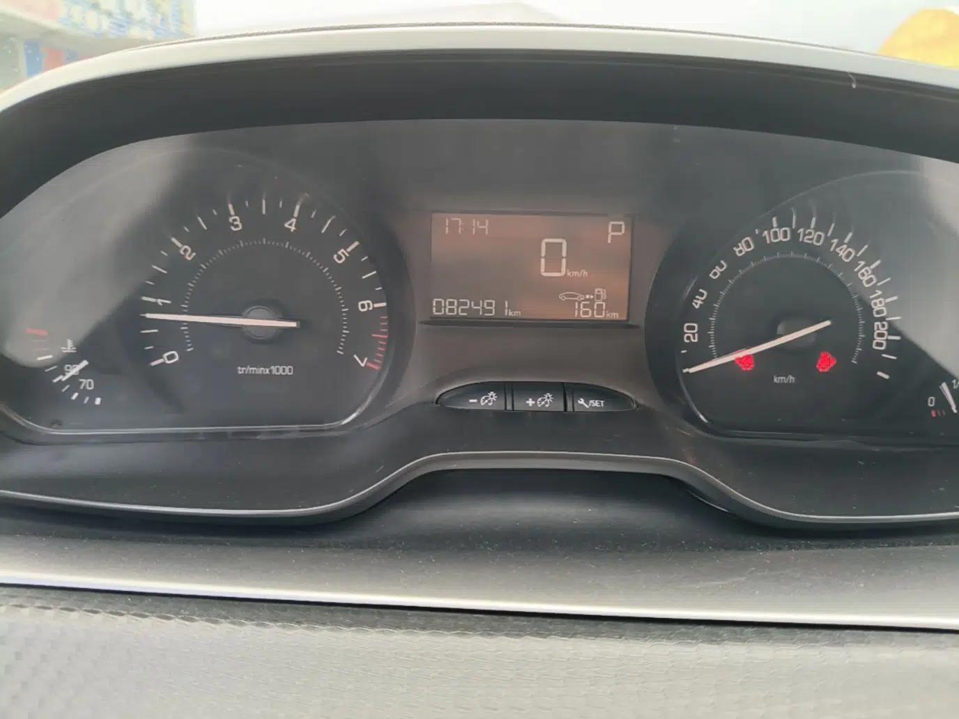 Peugeot 2008 2014 1.6L Automatic Trend Edition — миниатюра 14