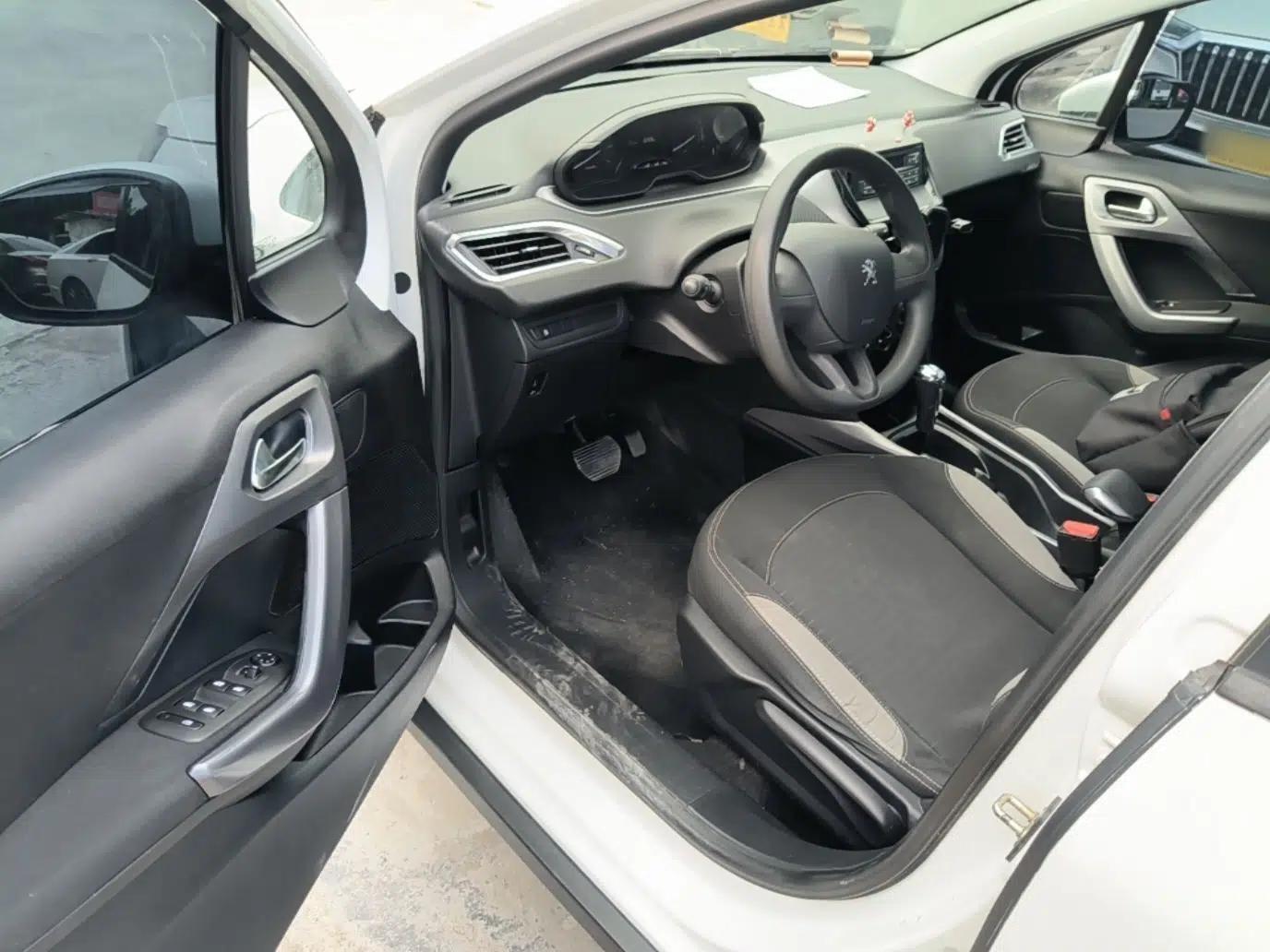 Peugeot 2008 2014 1.6L Automatic Trend Edition — миниатюра 18