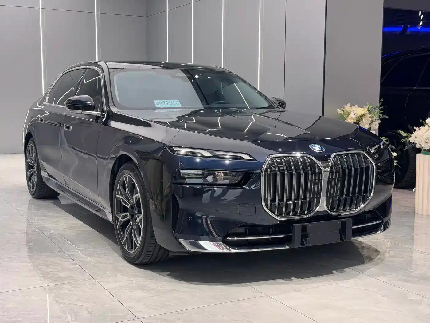 2023 BMW 7 Series 735Li Luxury Package — миниатюра 3