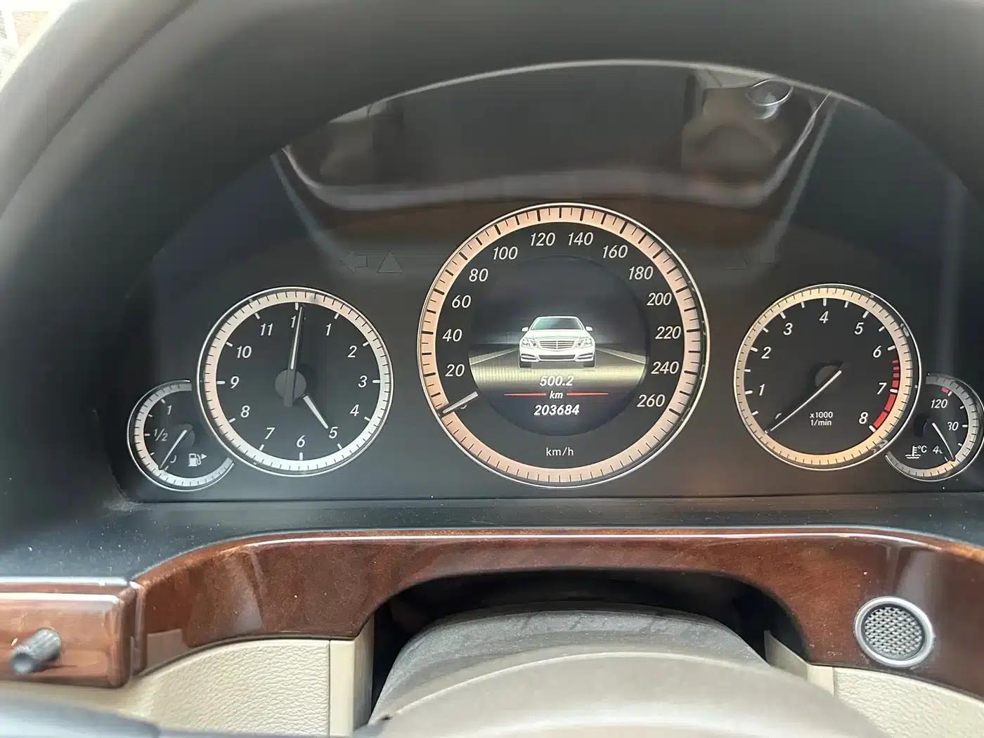 Mercedes-Benz E-Class 2011 E 300 L Luxury Edition — миниатюра 10