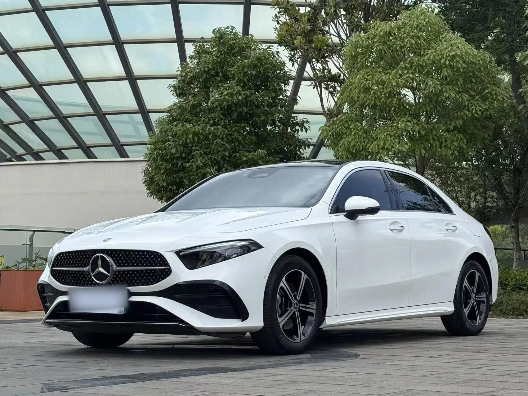 Mercedes-Benz A-Class 2023 A 200 L Fashion Model — миниатюра 1