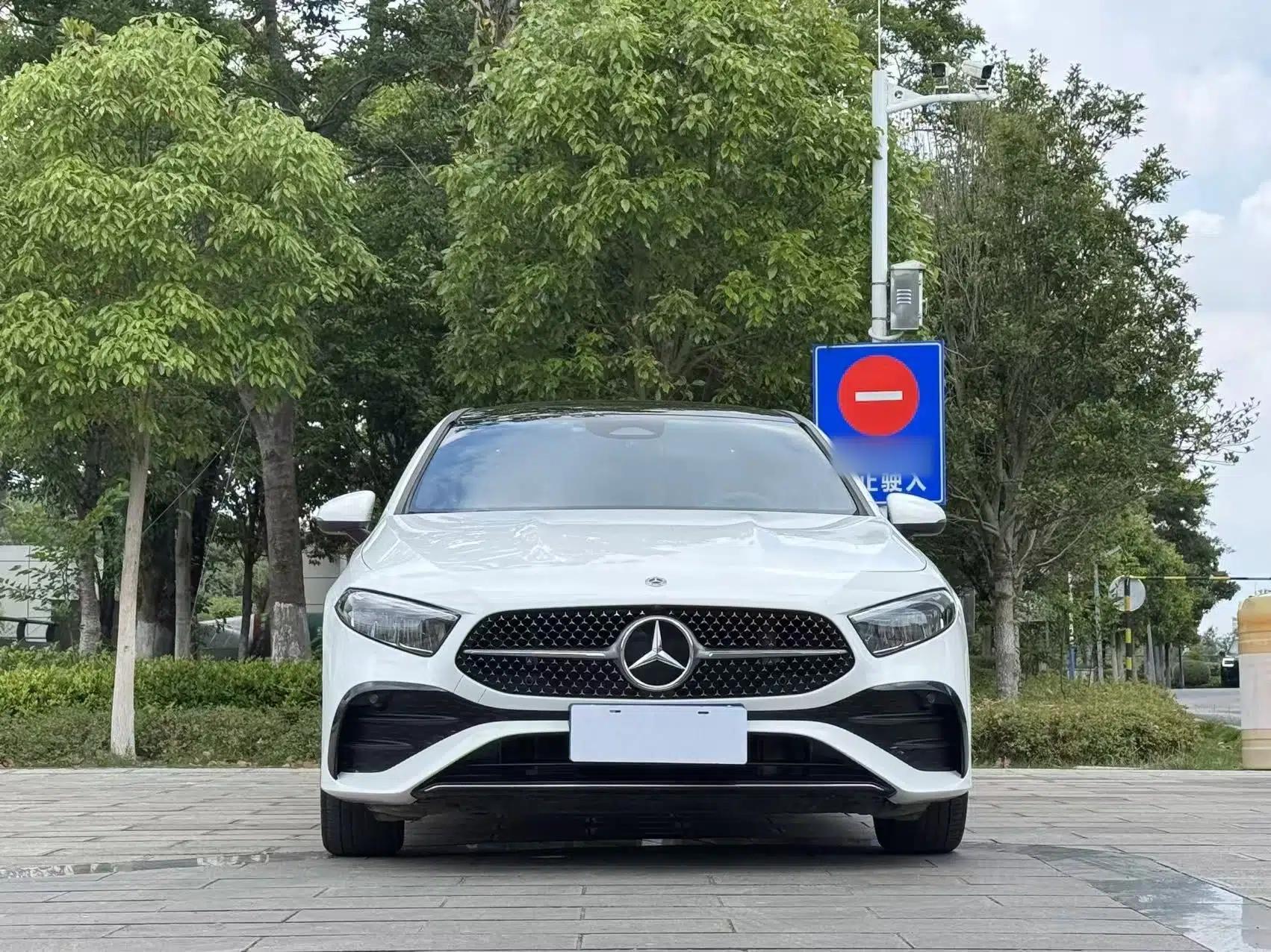 Mercedes-Benz A-Class 2023 A 200 L Fashion Model — миниатюра 2