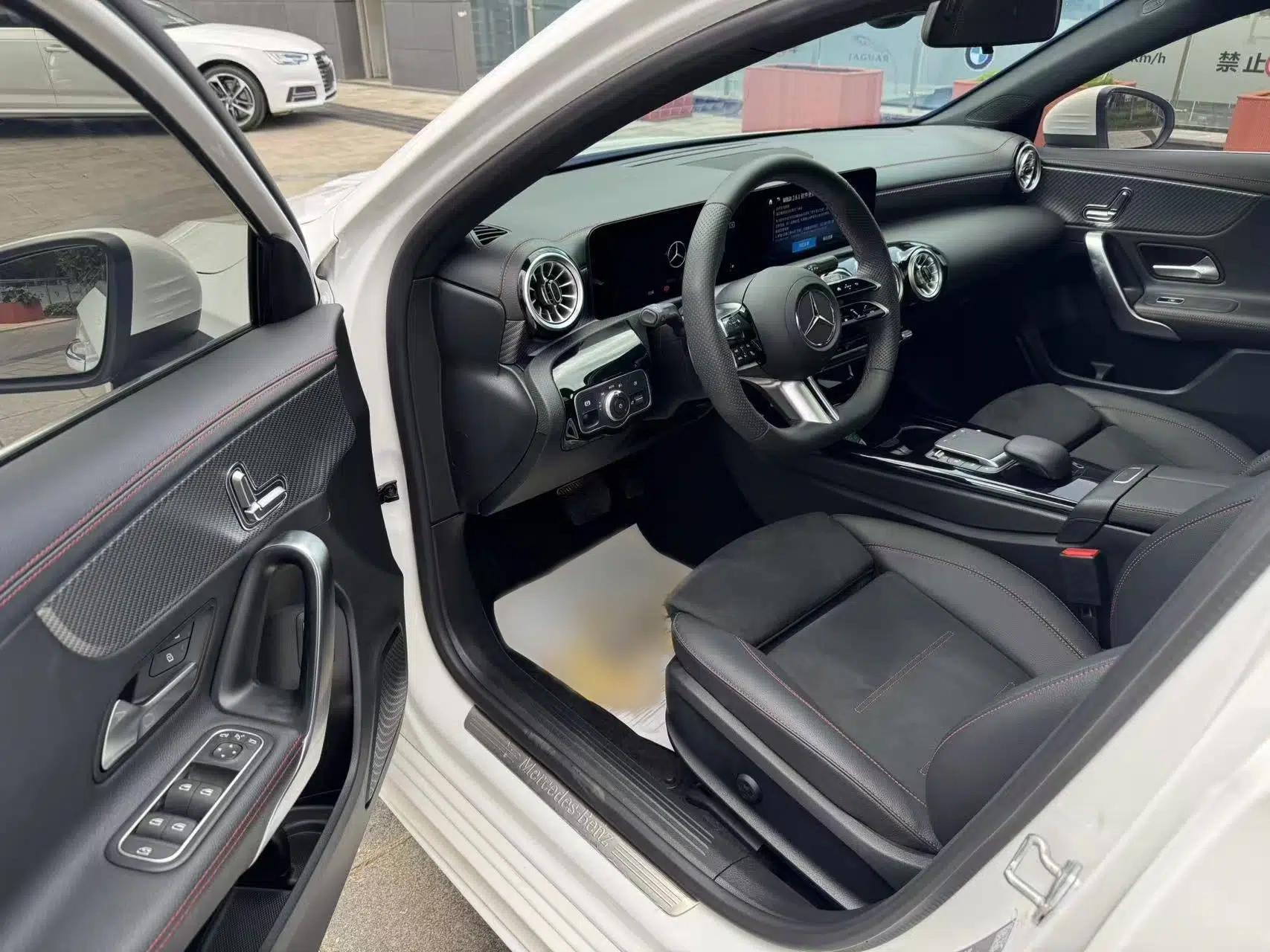Mercedes-Benz A-Class 2023 A 200 L Fashion Model — миниатюра 19