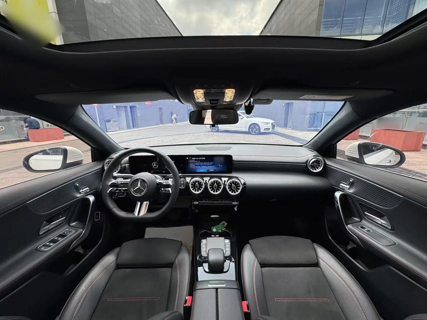 Mercedes-Benz A-Class 2023 A 200 L Fashion Model — миниатюра 20