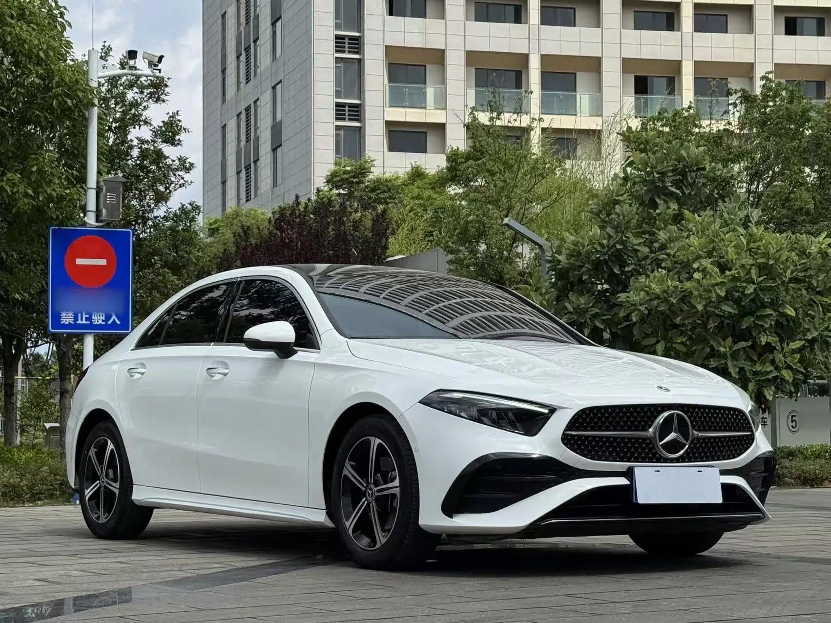 Mercedes-Benz A-Class 2023 A 200 L Fashion Model — миниатюра 3
