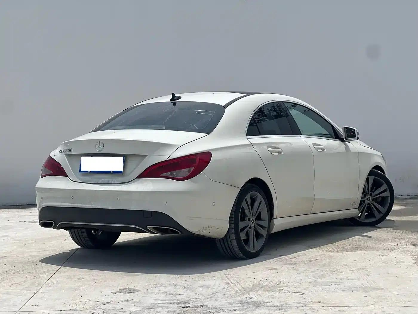 Imported Mercedes-Benz CLA 2017 CLA 200 Dynamic — миниатюра 3