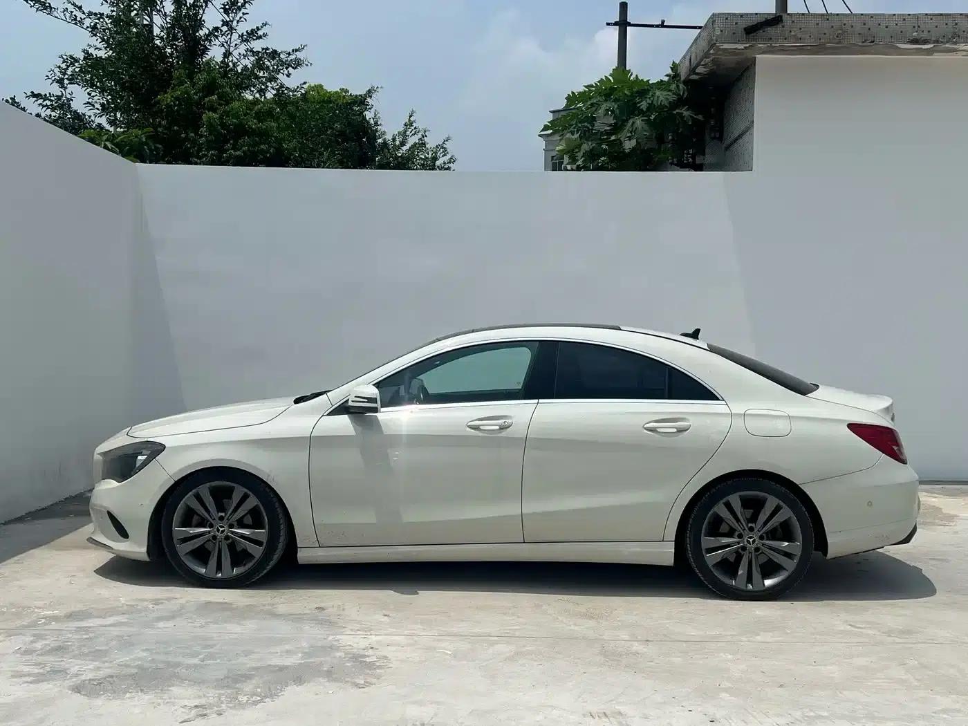 Imported Mercedes-Benz CLA 2017 CLA 200 Dynamic — миниатюра 5