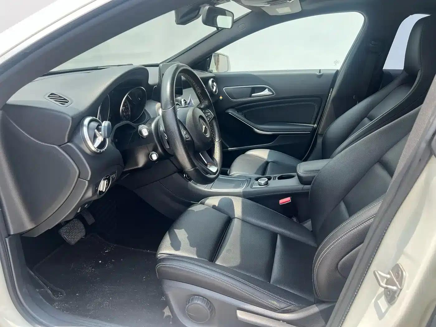 Imported Mercedes-Benz CLA 2017 CLA 200 Dynamic — миниатюра 6