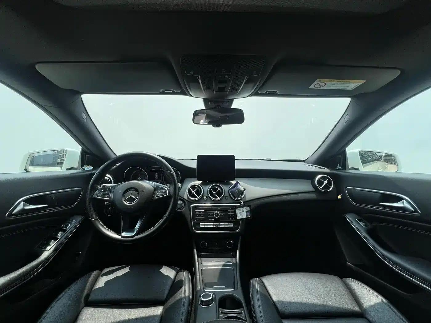 Imported Mercedes-Benz CLA 2017 CLA 200 Dynamic — миниатюра 9