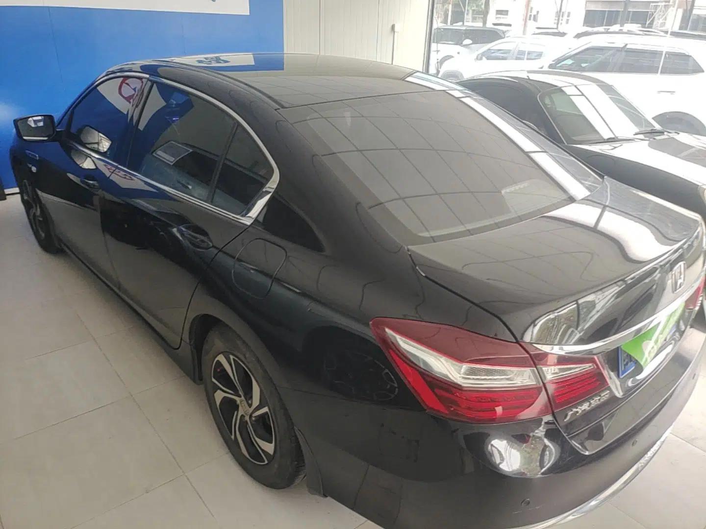 Honda Accord 2016 2.0L Comfort Edition — миниатюра 4