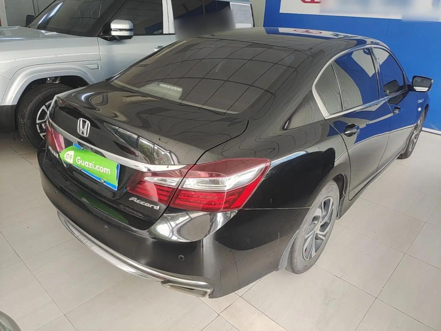 Honda Accord 2016 2.0L Comfort Edition — миниатюра 6