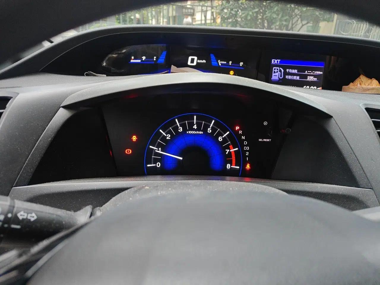 Honda Civic 2014 1.8L Automatic Classic Edition — миниатюра 11