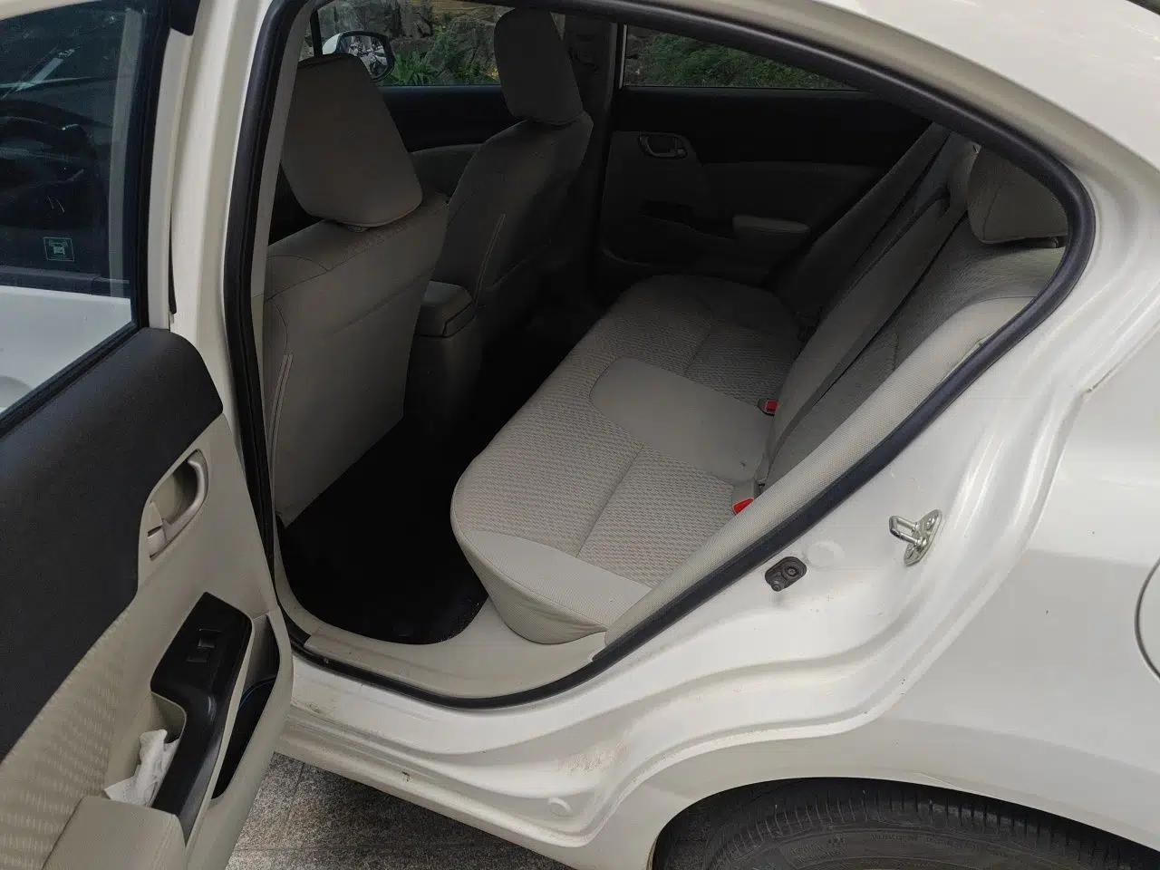 Honda Civic 2014 1.8L Automatic Classic Edition — миниатюра 17