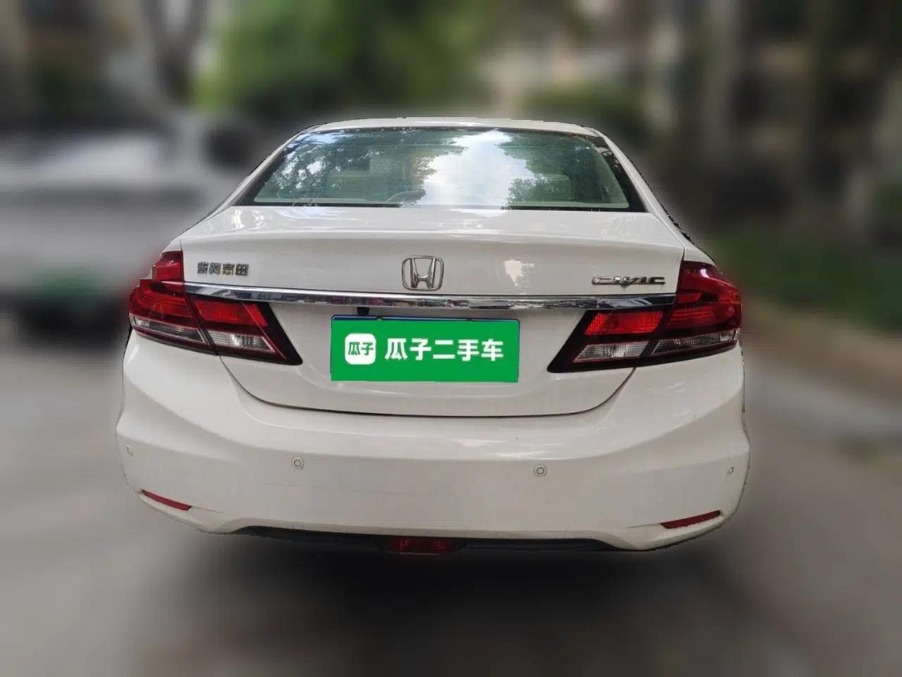 Honda Civic 2014 1.8L Automatic Classic Edition — миниатюра 5