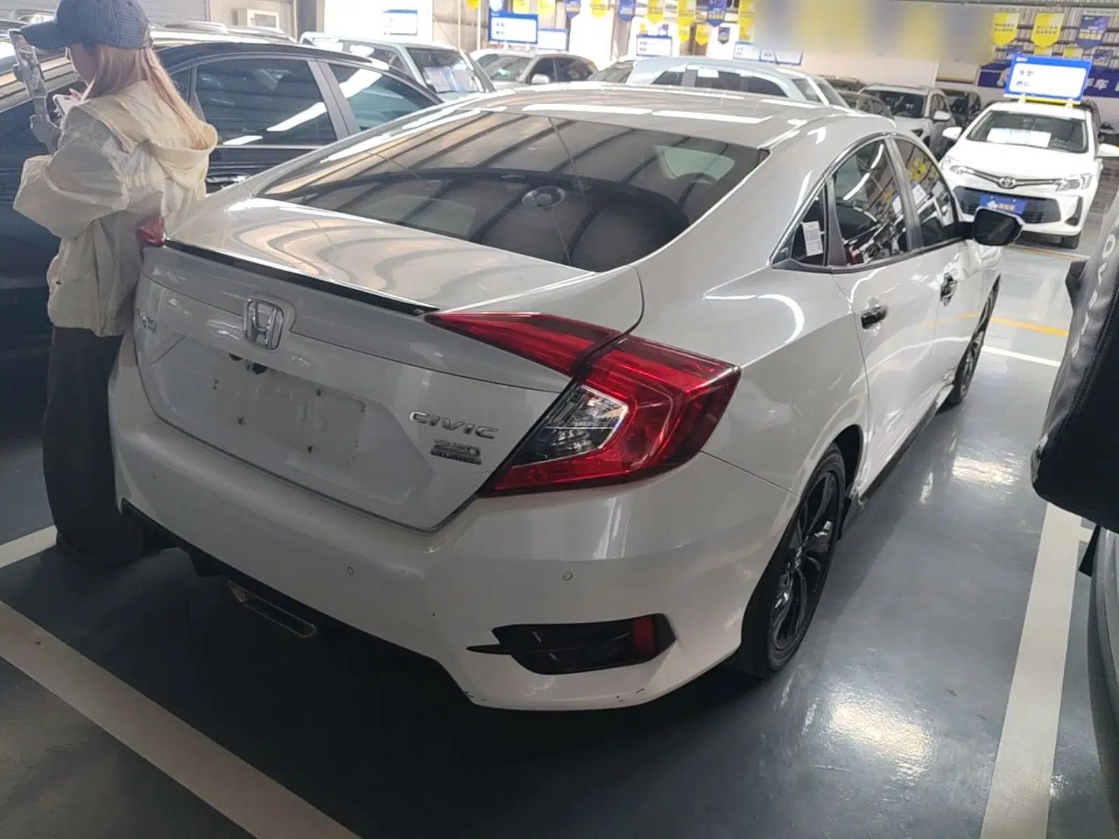 Honda Civic 2019 220TURBO CVT Dynamic Edition China V Emission Standard — миниатюра 6