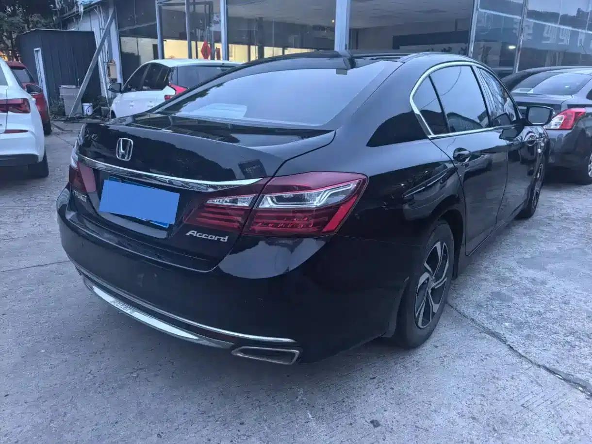 2016 Honda Accord 2.0L Comfort Edition — миниатюра 8