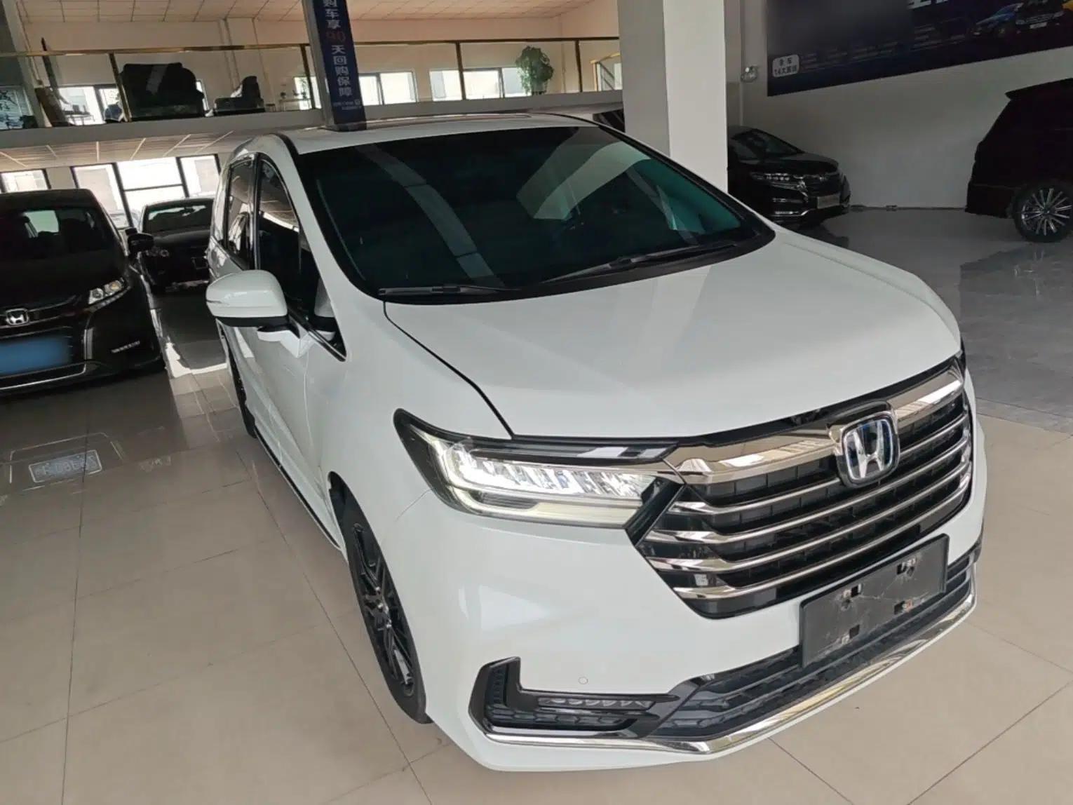Honda Odyssey 2022 2.0L eHEV Sharp·Luxury Edition — миниатюра 3