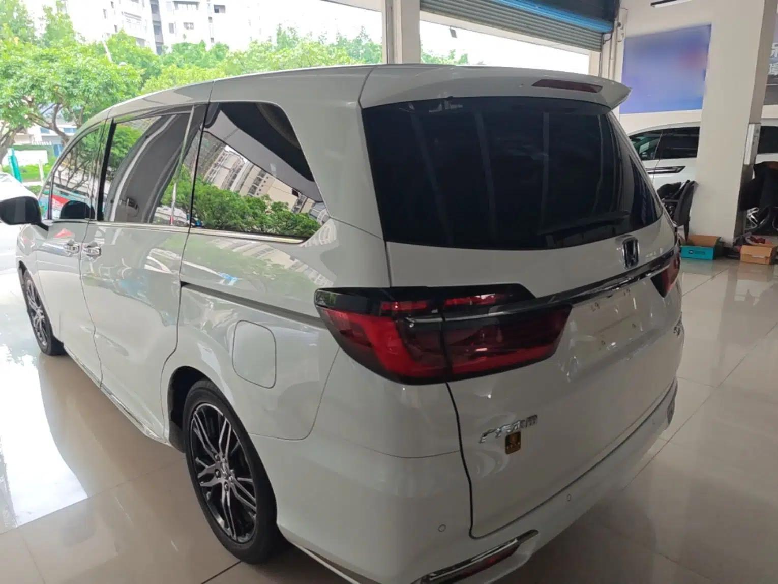 Honda Odyssey 2022 2.0L eHEV Sharp·Luxury Edition — миниатюра 4