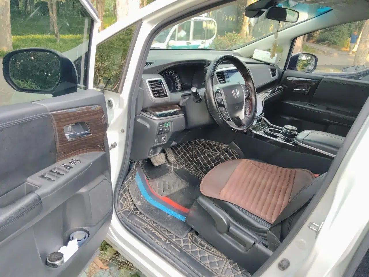 Honda Odyssey 2019 2.0L Rui-Changxiang Edition — миниатюра 16